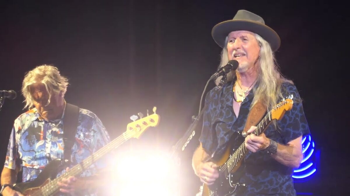 Doobie Brothers Steve Winwood Listen To The Music Aug 24 2024 Tinley Pk Il nunupics