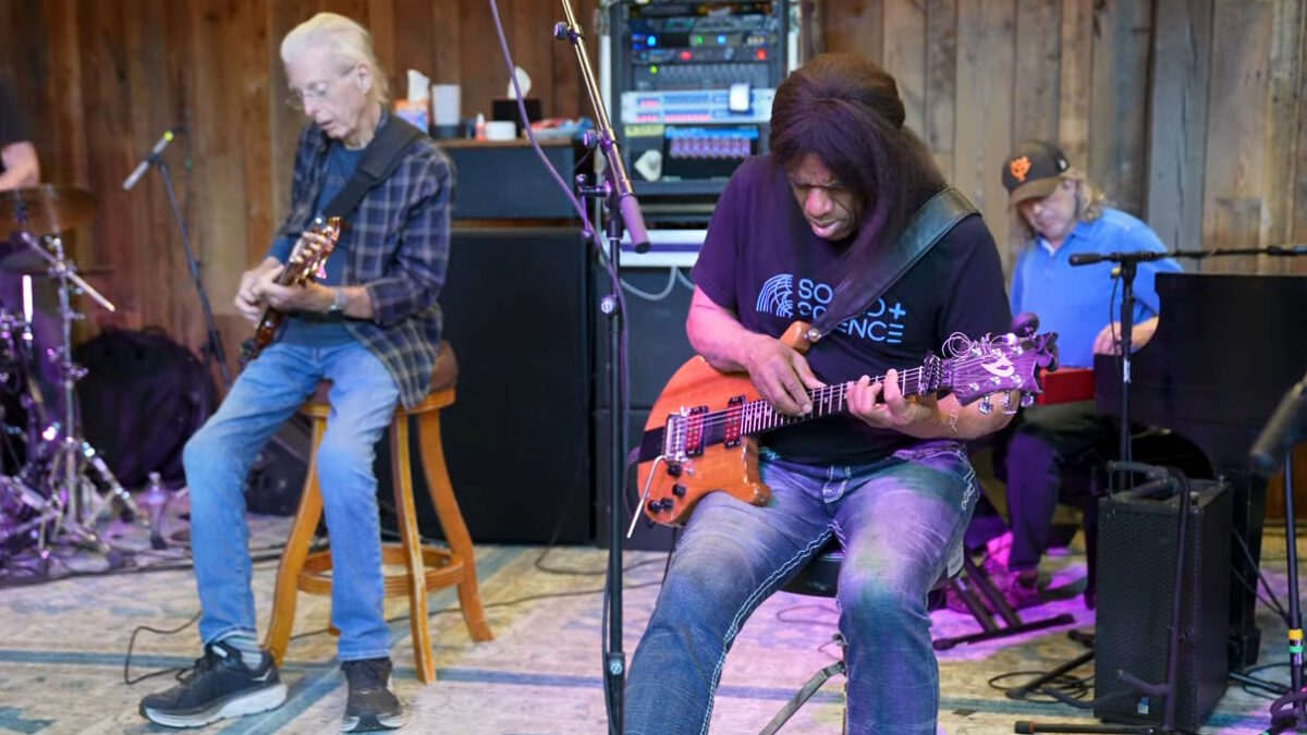 Stanley Jordan And Phil Lesh & Friends Go 'Somewhere Over The Rainbow' At Jam-Filled 'Clubhouse Session'