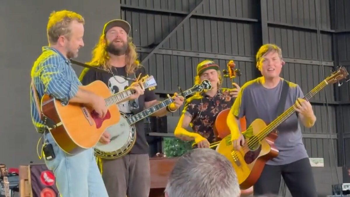 Watch Audience Help Take The Load Off Trampled By Turtles When Sound Goes Out At Alpine Valley