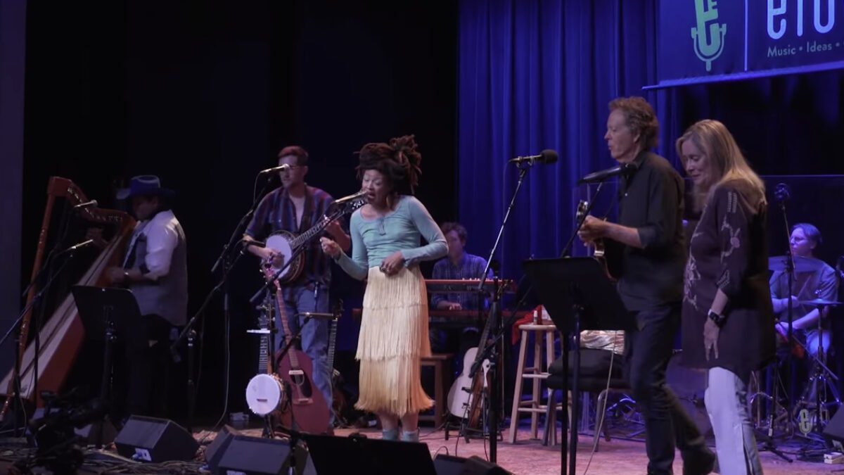 Valerie June Covers ‘Lean On Me’ With Larry & Joe For ‘eTown’