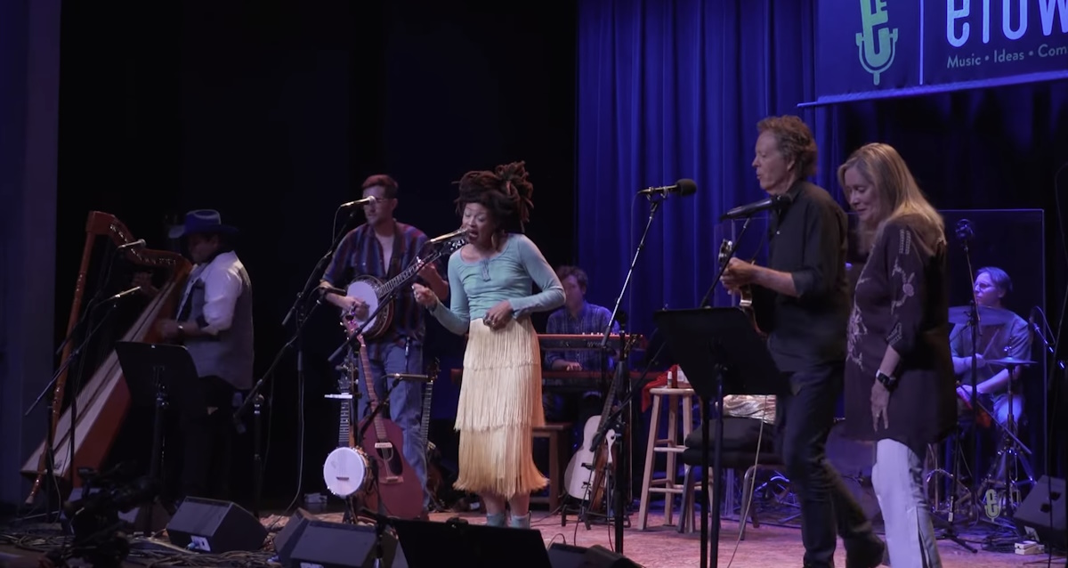 Valerie June Lean On Me Larry & Joe eTown