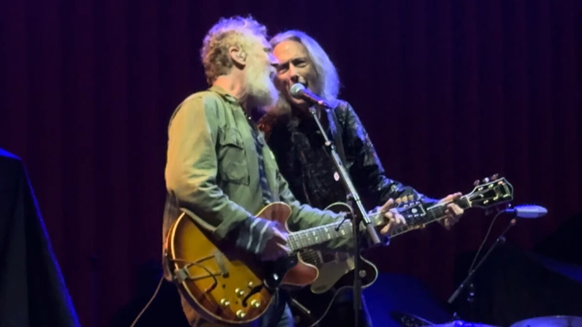 Patti Smith Group Guitarist Lenny Kaye Rocks ‘Gloria’ With Glen Hansard At MSG