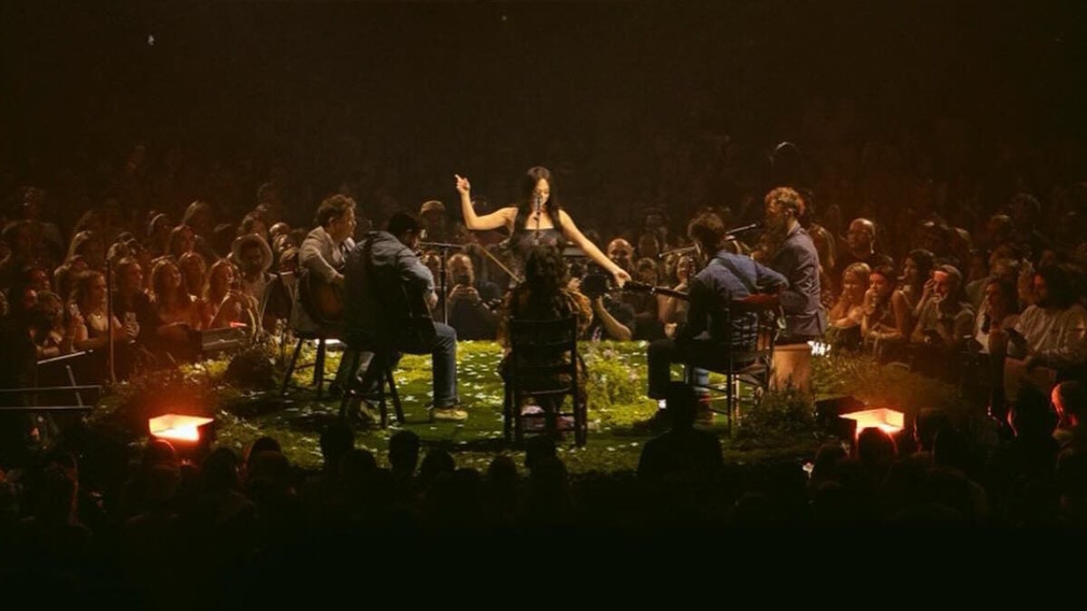 Kacey Musgraves & Nickel Creek Cover SZA’s ‘Kill Bill’ In Boston