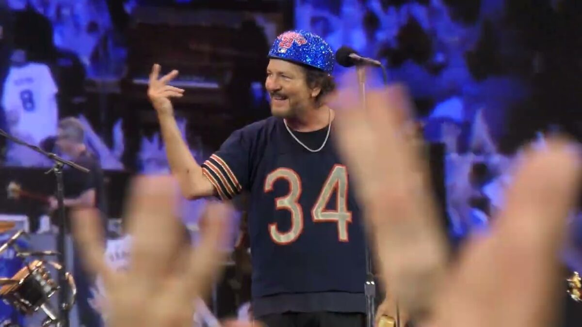 Pearl Jam Yellow Leadbetter - Little Wing Aug 31 2024 Wrigley Field Chicago nunupics