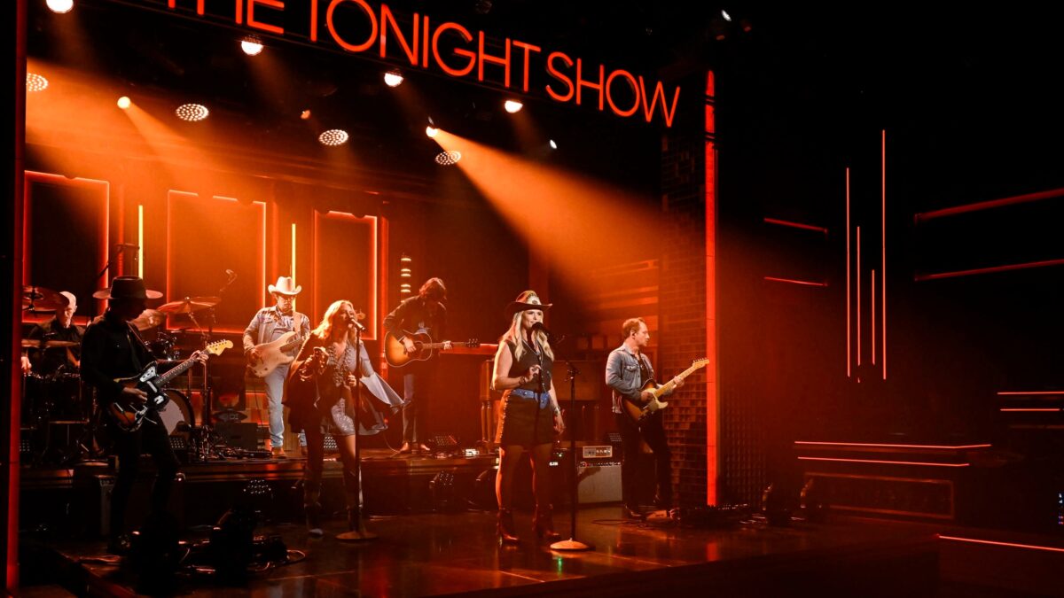Miranda Lambert Sizzles With ‘Wranglers’ Performance On ‘Fallon’