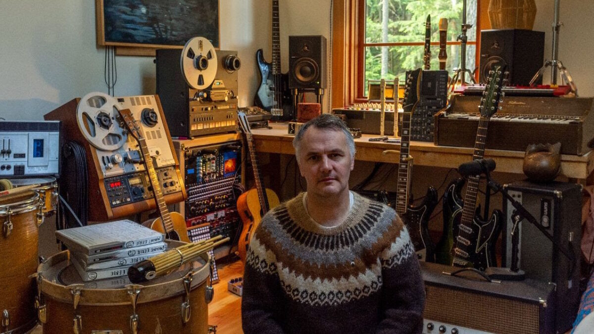 Mount Eerie Previews 1st Album In 5 Years ‘Night Palace’ With 2 New Singles