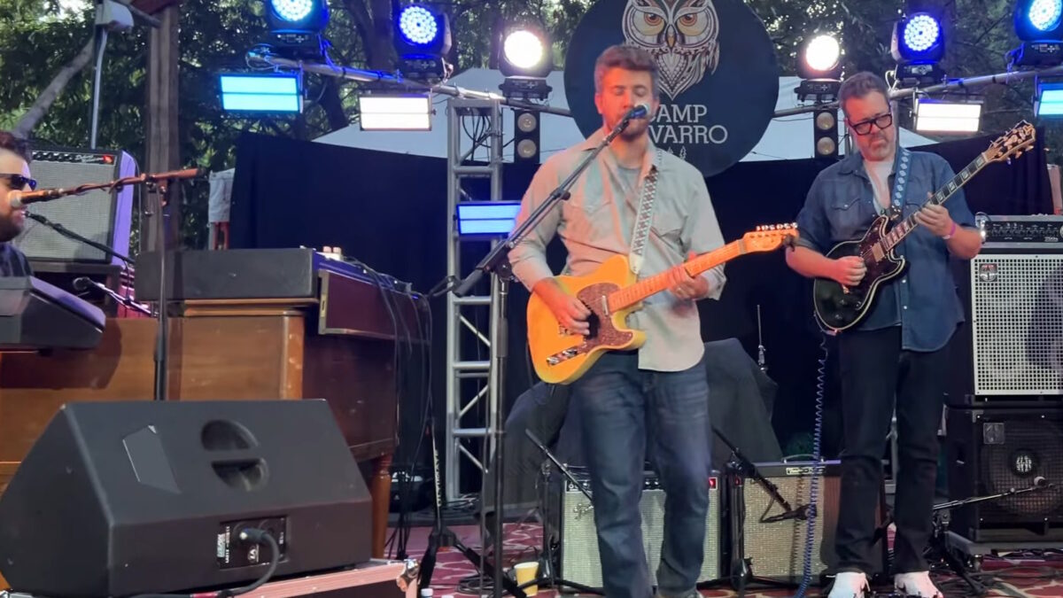 Watch Neighbor Enlist Eric Krasno For Supremely Funky Grant Green Cover At Camp Deep End