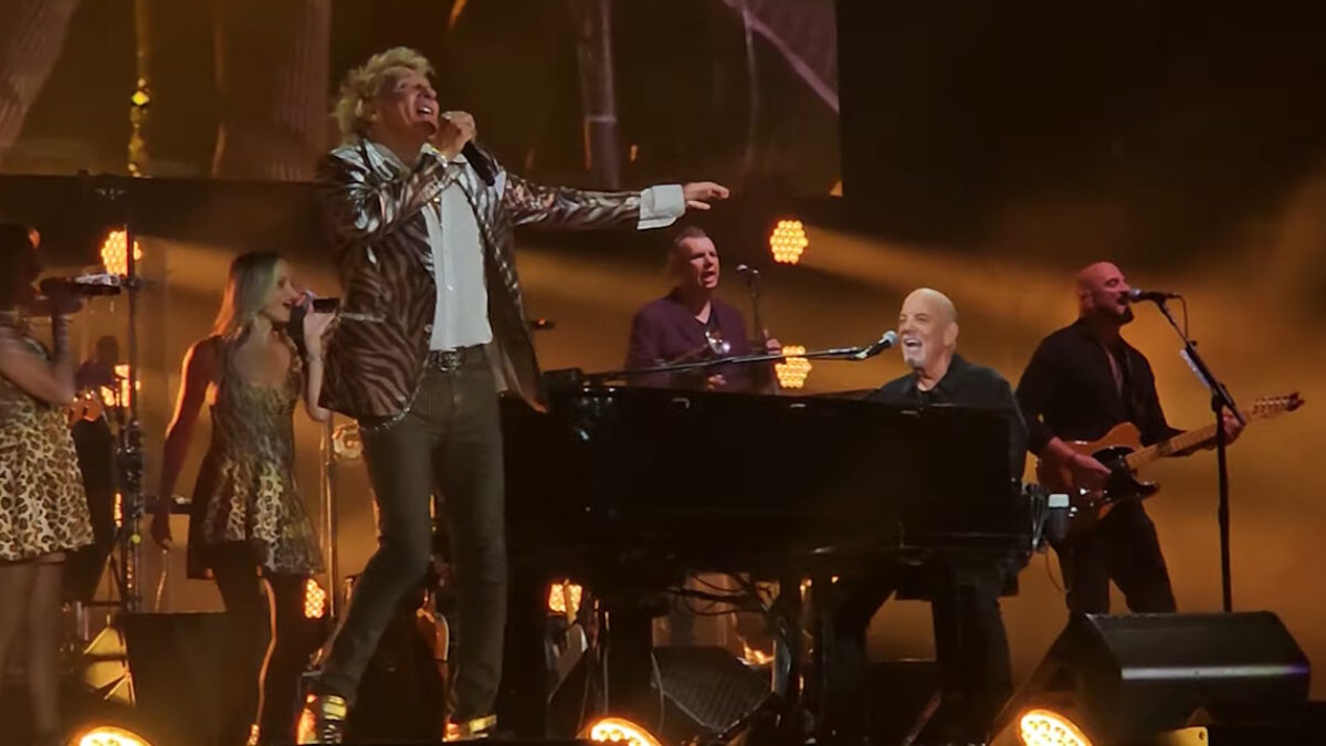Watch Billy Joel & Rod Stewart Perform ‘Stay With Me’ In Cleveland