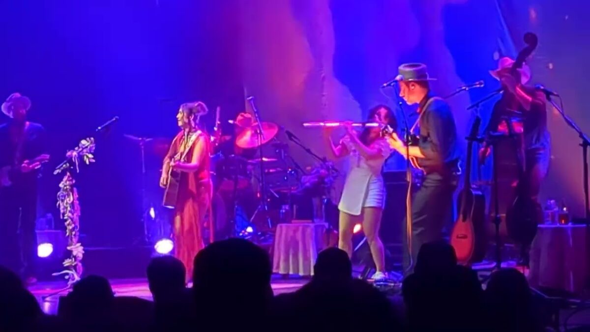 Sierra Ferrell FAR AWAY ACROSS THE SEA (with Anh Phung)