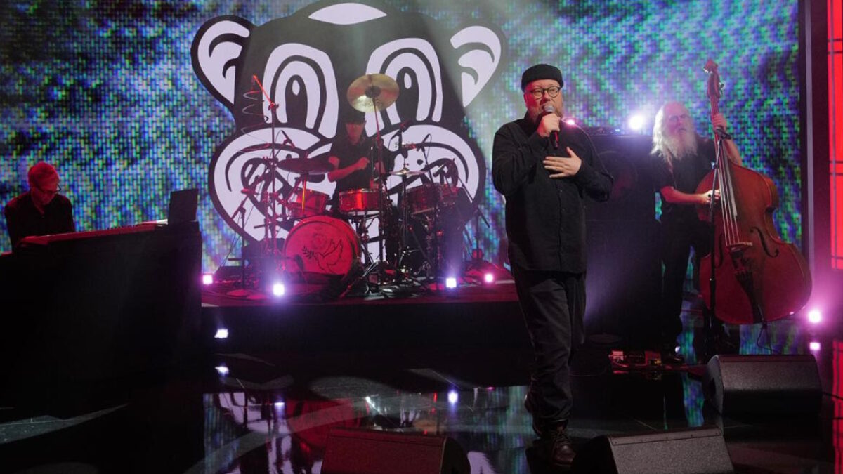 Watch Reunited Soul Coughing Perform 'Super Bon Bon' On 'Kimmel'