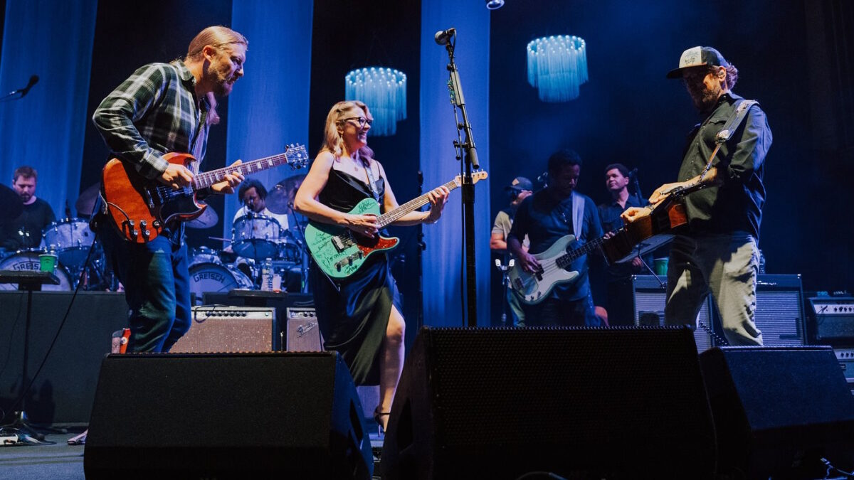 Tedeschi Trucks Band 'Keep On Growing' & 'Smilin' With Anders Beck & Jimmy Hall In Nashville