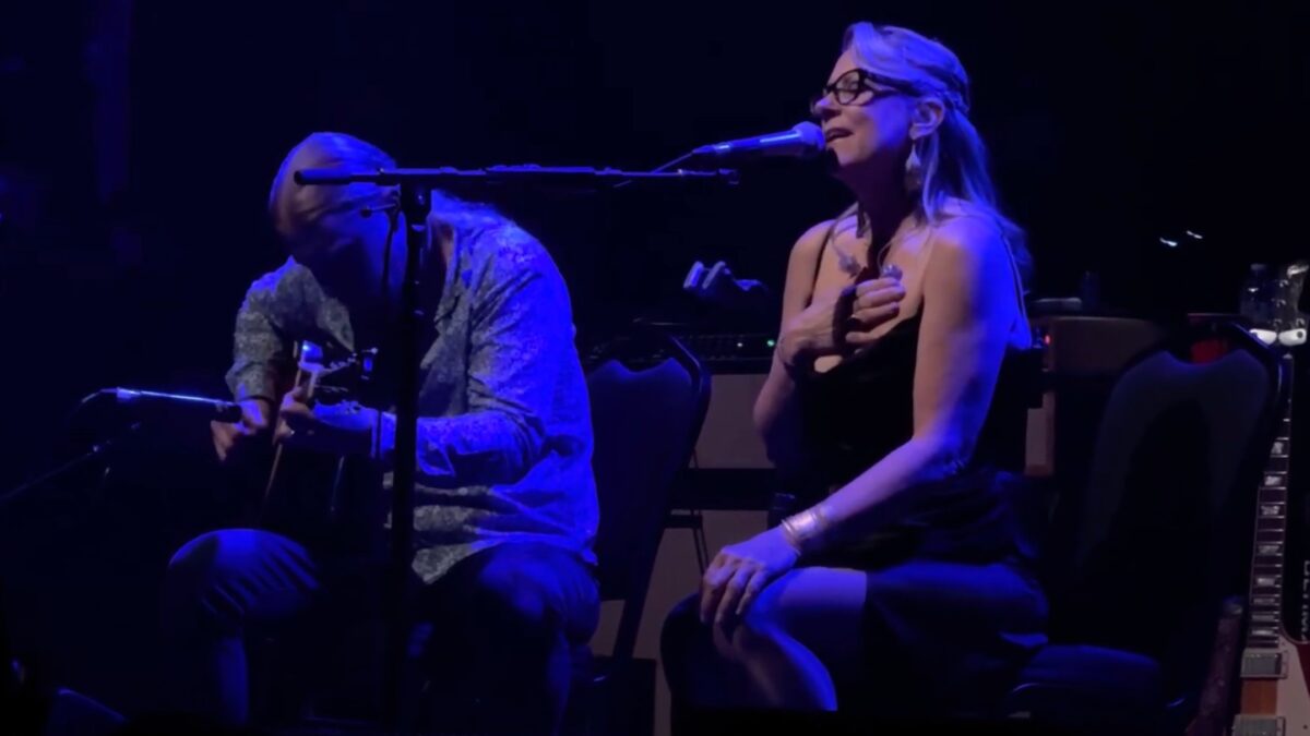 Tedeschi Trucks Band Unplugs For 4-Song Interlude At Beacon Theatre Finale
