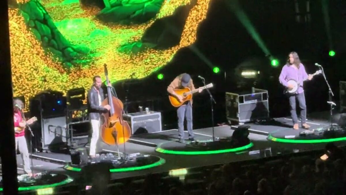Billy Strings-“Turmoil & Tinfoil” 10/4/24-Clarkston, MI- Pine Knob