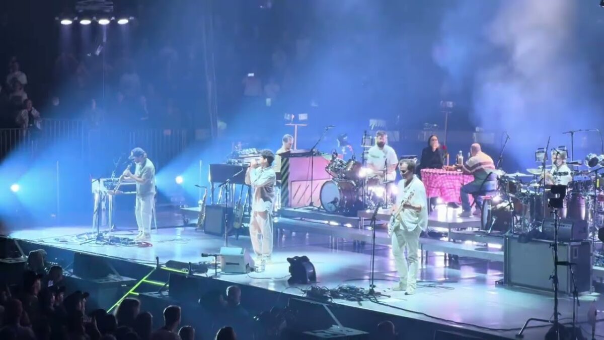 Vampire Weekend Covers Billy Joel - 'Scenes from an Italian Restaurant' (Live @ MSG)