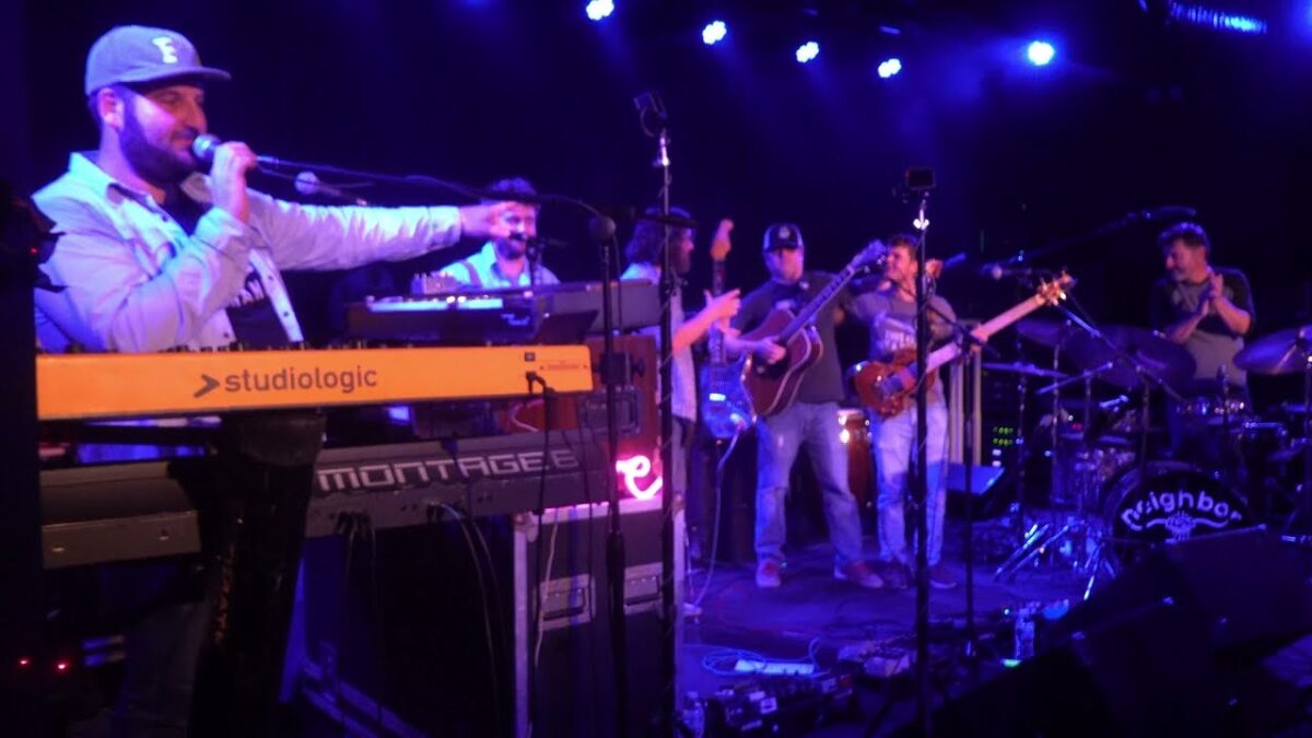 NEIGHBOR : Handle With Care : [TRAVELING WILBURYS] {4K Ultra HD} : Martyrs’ : Chicago, IL : 10/19/24