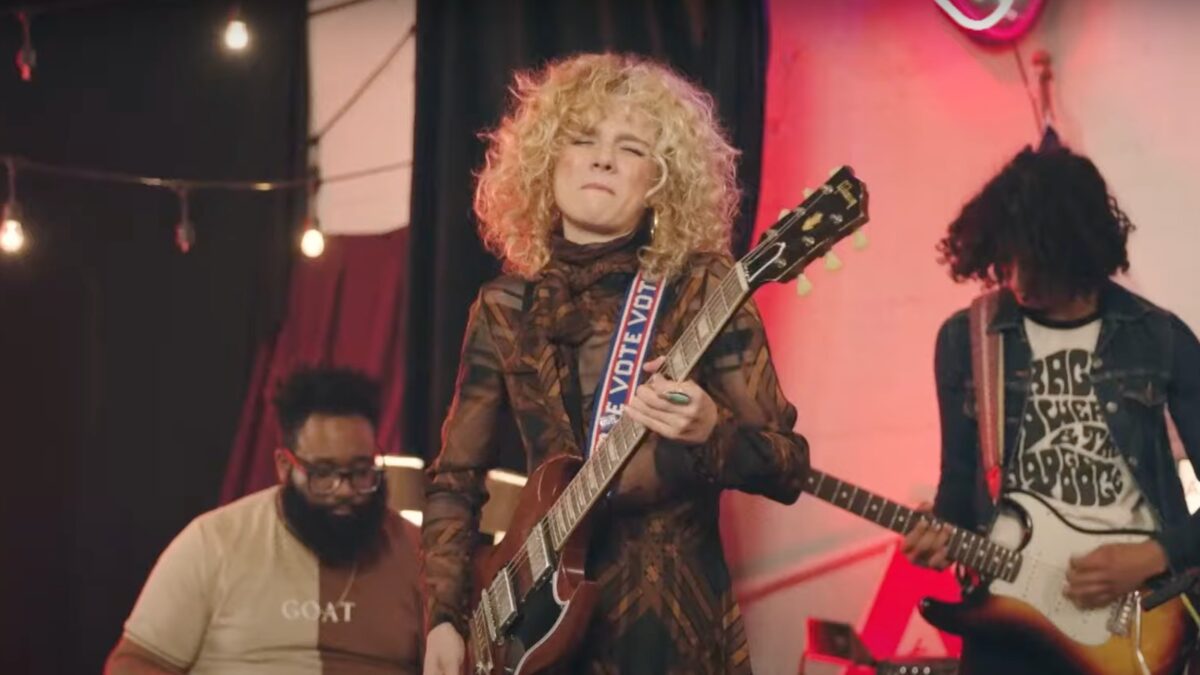 Watch Grace Bowers Rip Through 'Holdin On To Something' On 'Kelly Clarkson'