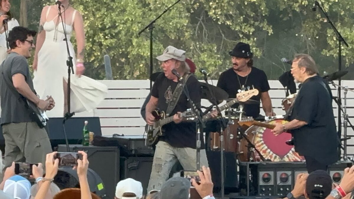 Neil Young + Stephen Stills + John Mayer “Rockin’ In the Free World” 10/05/24 Lake Hughes, CA