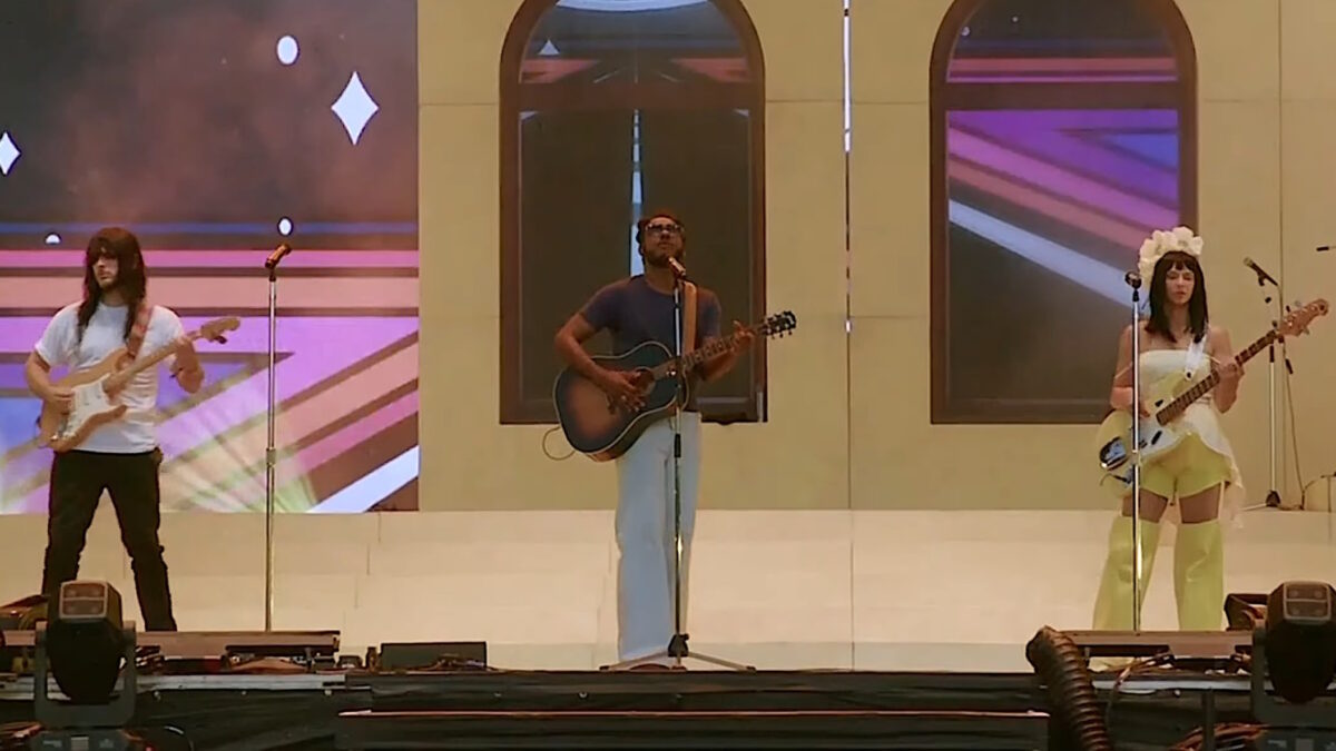 Khruangbin & Leon Bridges Meet Under The ‘Texas Sun’ At ACL Festival
