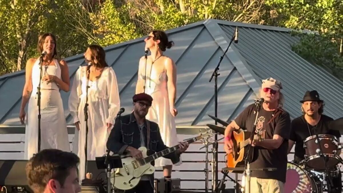 Neil Young & Stephen Stills “Heart of Gold” 10/05/24 Lake Hughes, CA