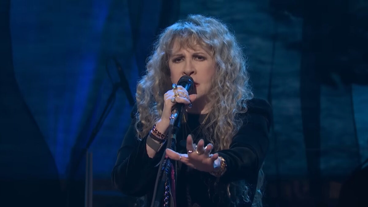 Watch Stevie Nicks Perform On 'SNL' For 1st Time In Over 40 Years