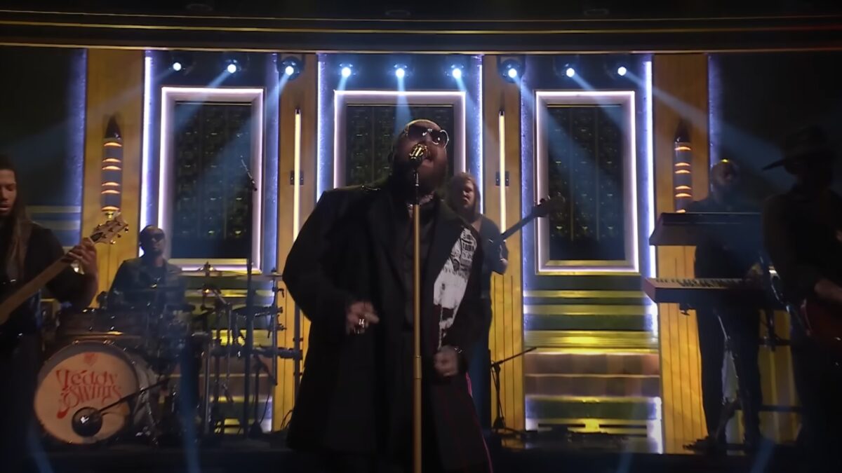 Watch Teddy Swims Blaze Through 'The Door' On 'Fallon'
