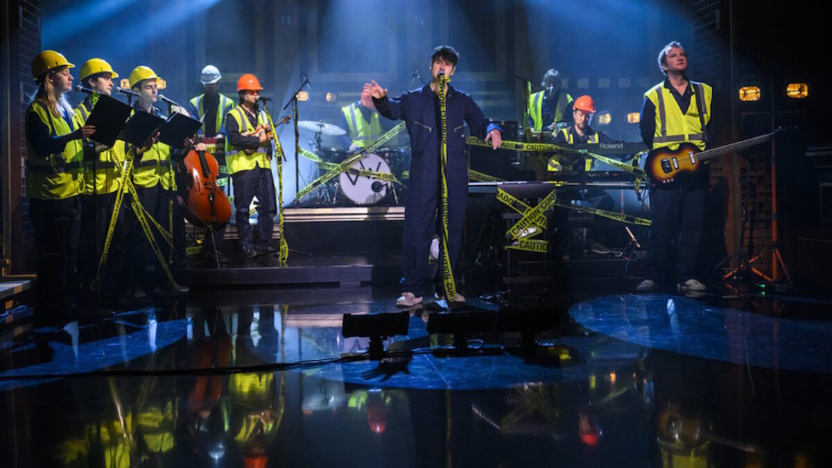 Vampire Weekend Construct Vibey 'Connect' Performance On 'Fallon'