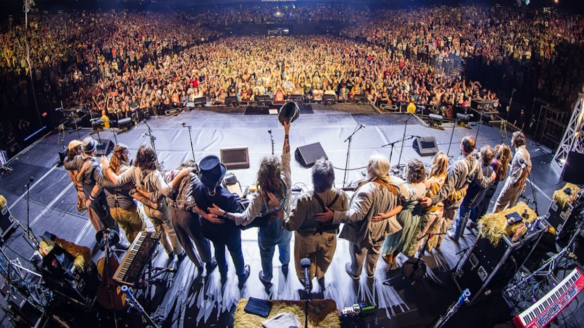 Billy Strings Plays New Album In Full To Wrap Guest-Filled Halloween Run In Baltimore