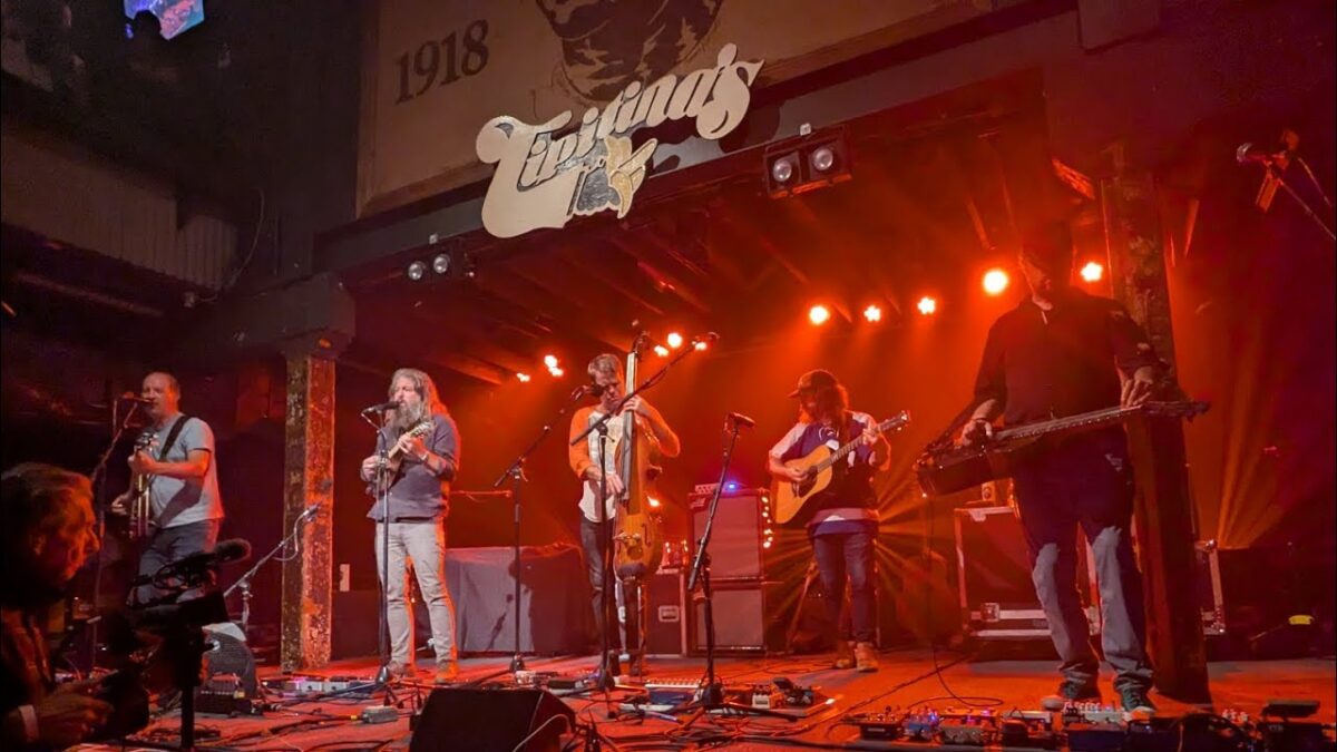Greensky Bluegrass ft Ivan Neville - Lose My Way