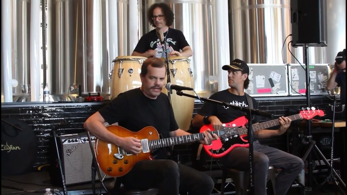 Umphrey's McGee perform "Cut The Cable" (Live on Sound Opinions)