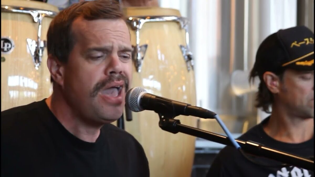 Umphrey's McGee perform "Hourglass" Live on Sound Opinions