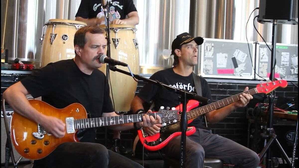 Umphrey's McGee perform "In The Kitchen" (Live on Sound Opinions)