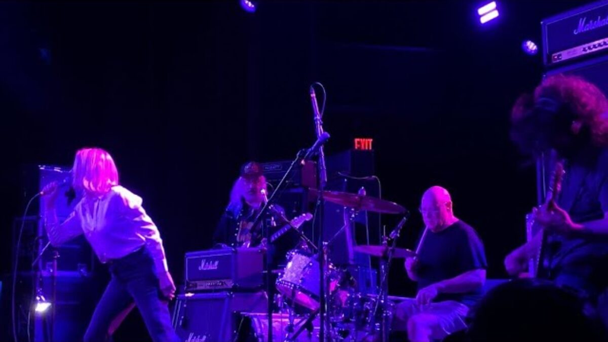 Dinosaur Jr. ft Kim Gordon - ( I Wanna Be Your Dog ) - Live at The Bellwether - L.A. 12/06/24