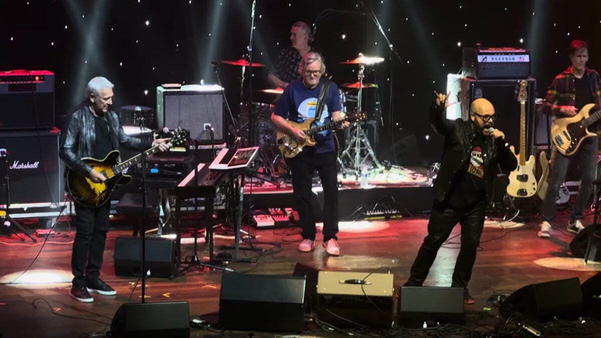 Rush’s Alex Lifeson Joins Barenaked Ladies & Broken Social Scene At Andy Kim Christmas Show