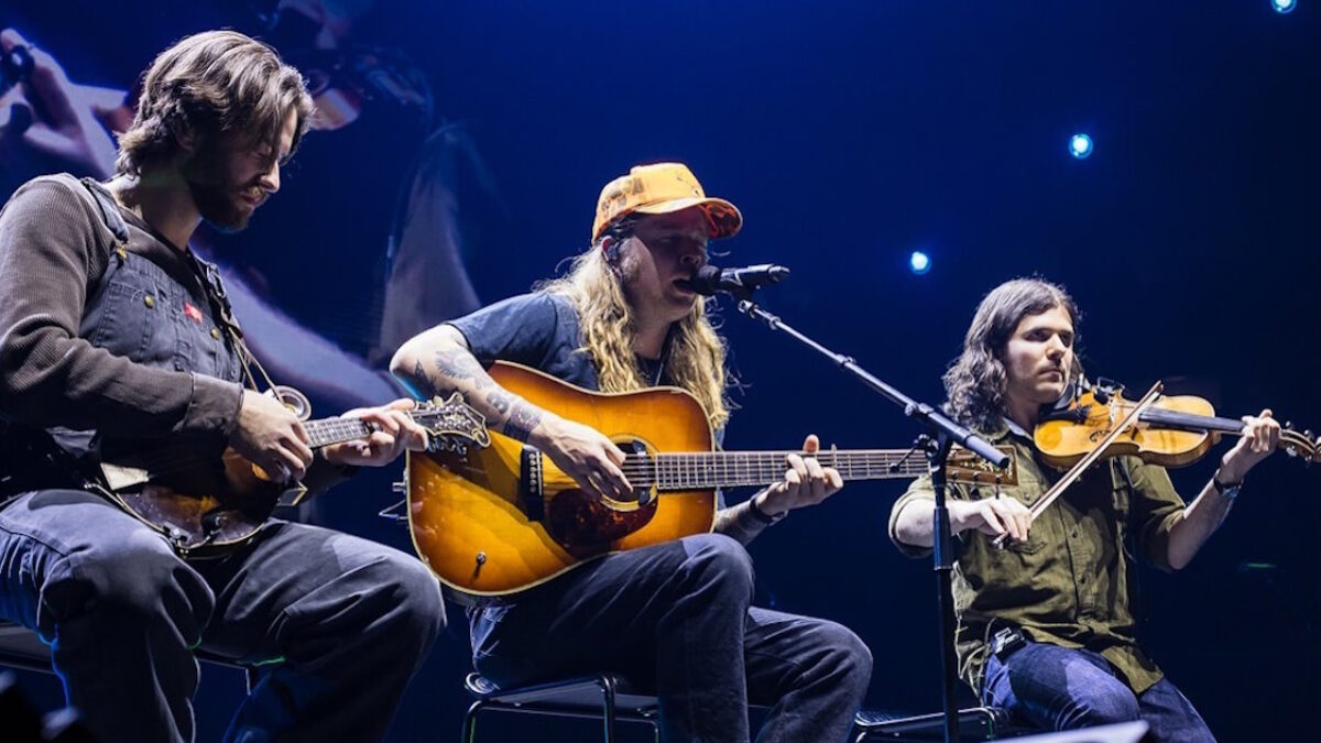 Billy Strings Breaks Out 1st Song He Played For His Baby Boy In Memphis