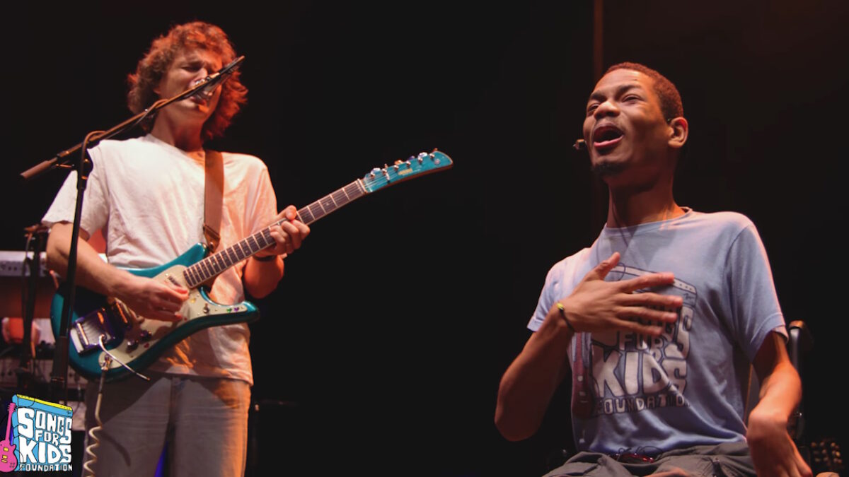 Watch King Gizzard & The Lizard Wizard Team With Songs For Kids To Perform ‘Flight b741’