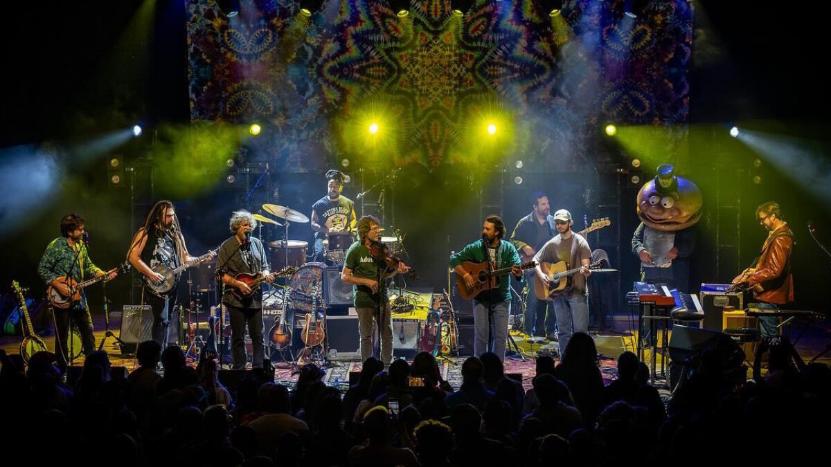 Leftover Salmon Welcomes Sam Bush, Eric ‘Benny’ Bloom, Torrin Daniels & More In Boulder