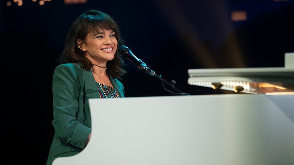 Norah Jones on Austin City Limits "Running"