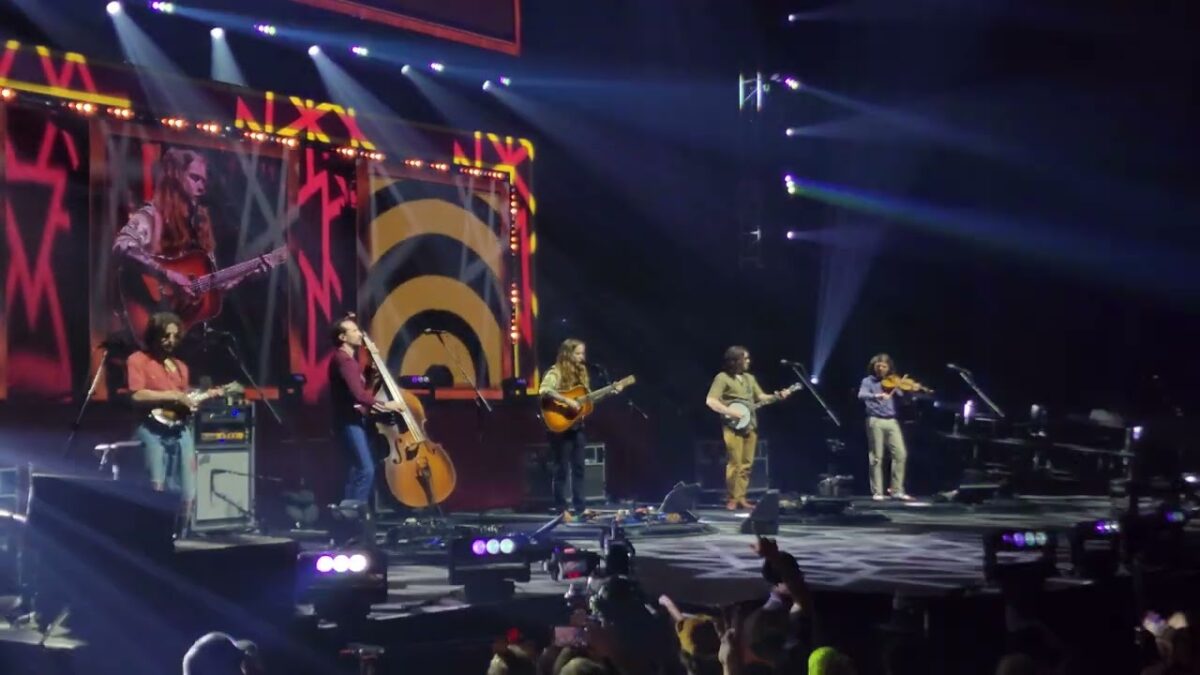 Billy Strings - No Rain~Gild The Lily - UNO Lakefront Arena - New Orleans, LA 12-30-24