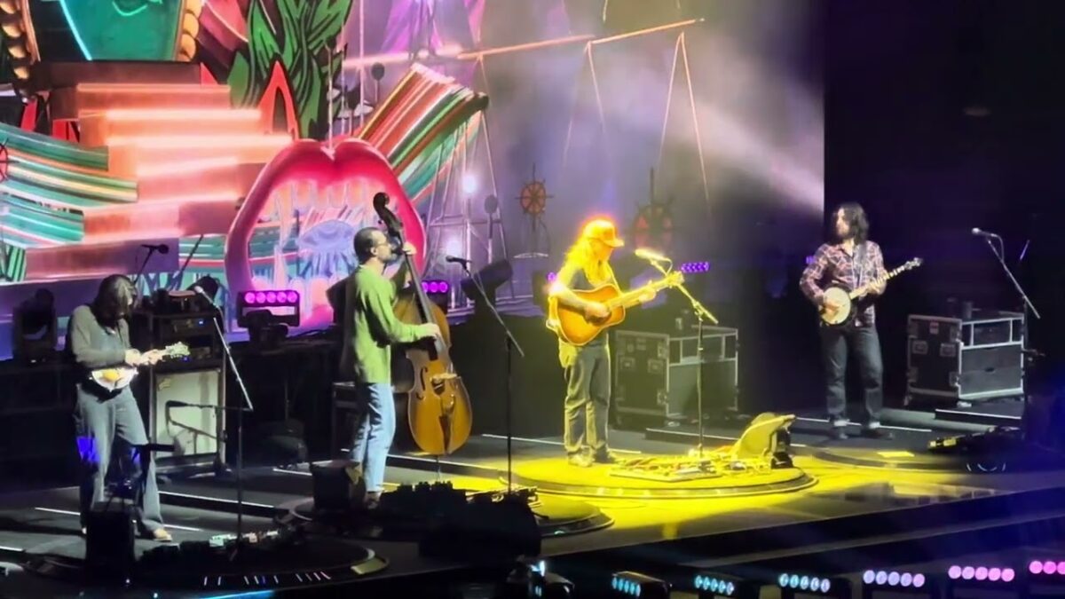 Billy Strings - Away From The Mire, FedEx Forum, Memphis TN, 12/7/24, @MB_Music01