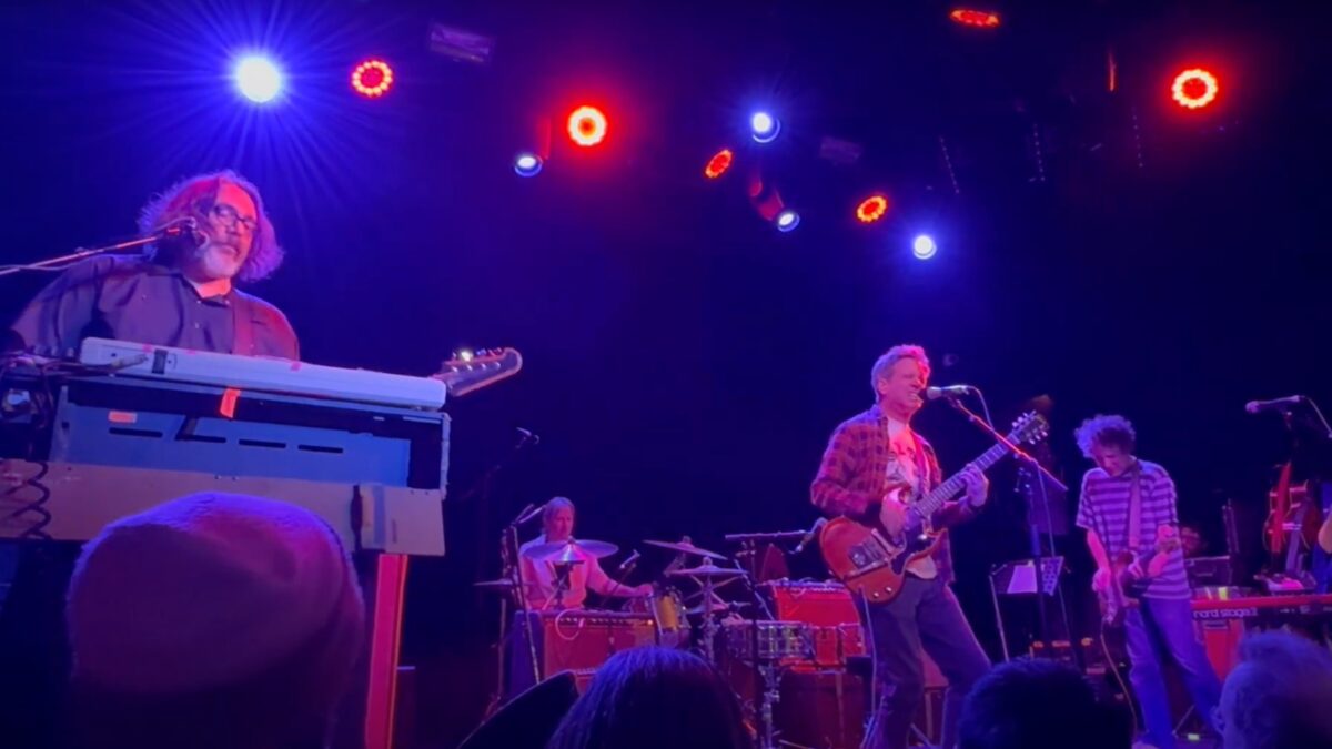 Yo La Tengo Kicks Off 2024 Hanukkah Run With Guests Mac McCaughan, David Nagler & More