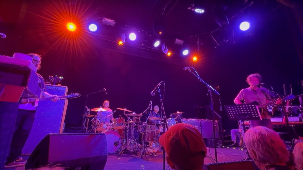 Fred Armisen Joins Yo La Tengo For Night 2 Of Hanukkah Run At Bowery Ballroom
