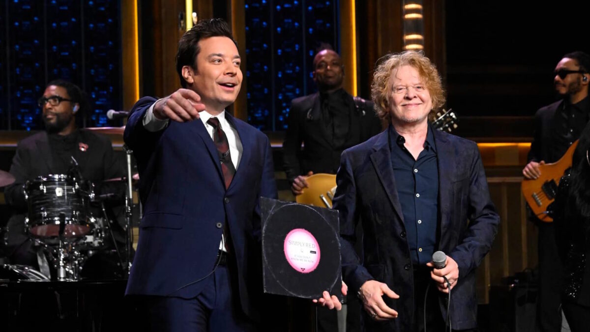 Simply Red Performs Philly Soul Classic With The Roots On 'Fallon'