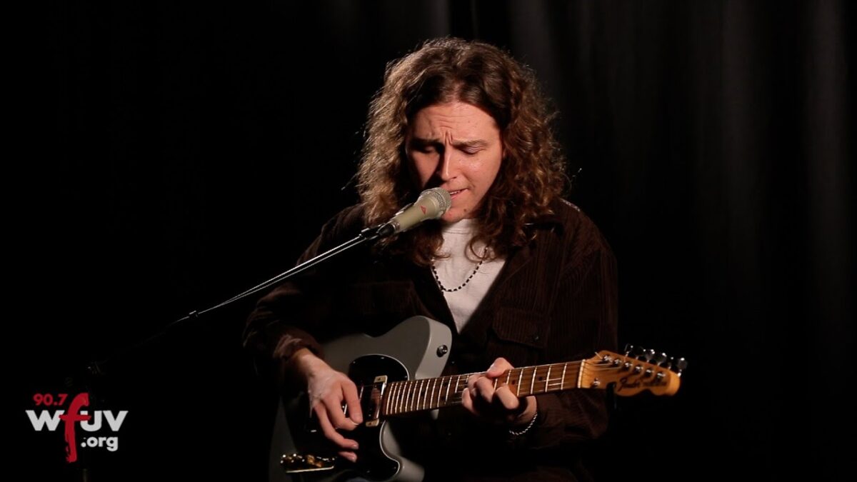Daniel Donato - "Lose Your Mind" (Live at WFUV)