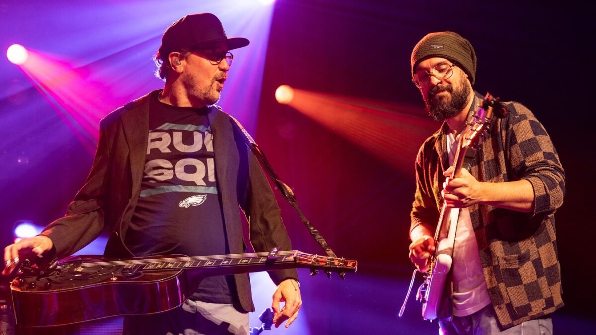 Tom Hamilton Joins Greensky Bluegrass For Motown Classic & More In Philadelphia