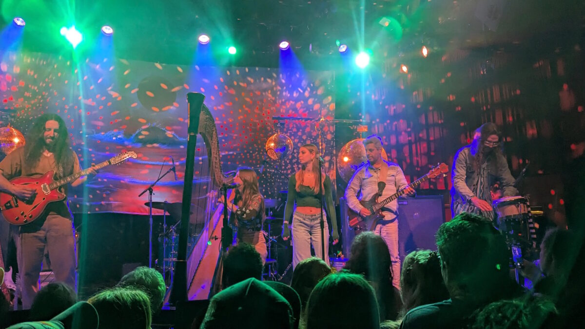 Circles Around The Sun & Mikaela Davis Welcome Mike & Tessa Gordon In San Francisco