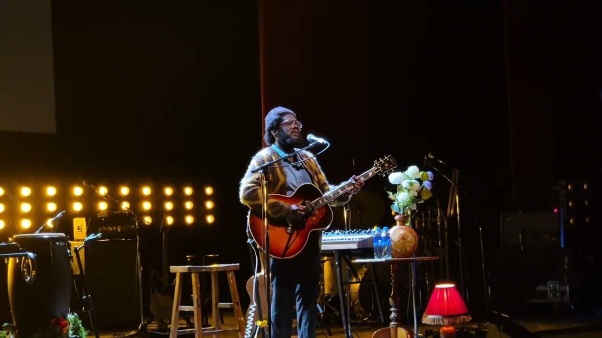 Michael Kiwanuka, Home Again (dedicated to Roberta Flack), Concertzaal Amare, The Hague