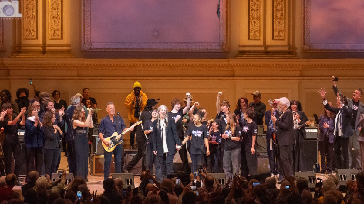 Bruce Springsteen, Maggie Rogers, Michael Stipe & More Perform At Patti Smith Tribute At Carnegie Hall