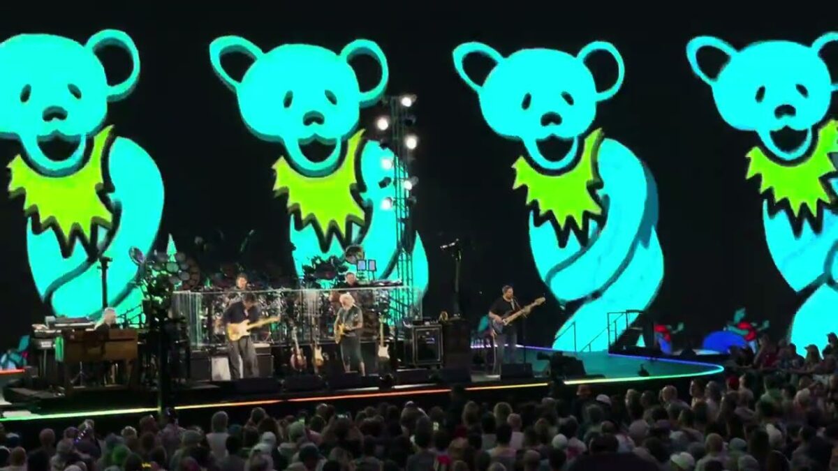Dead & Co- Playing in the Band