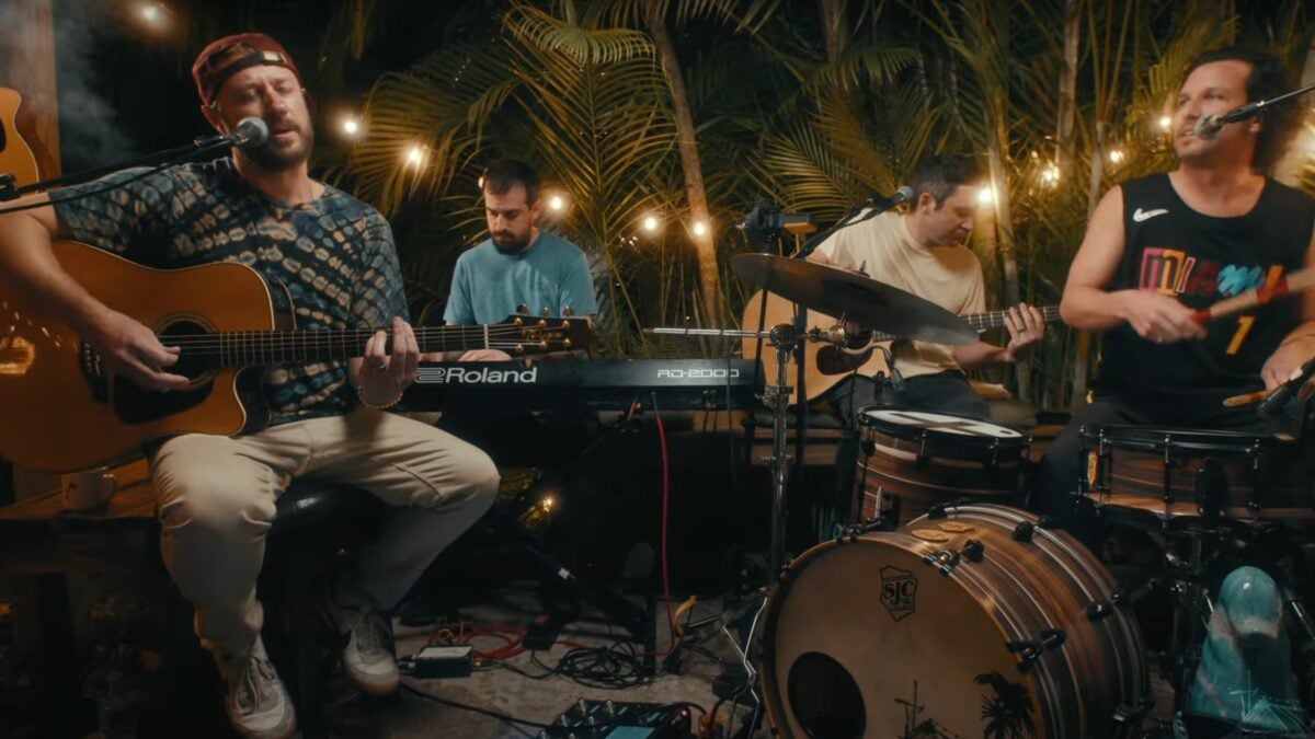 Watch Spafford Offer Acoustic 'Diana' For 'Sugarshack Sessions'