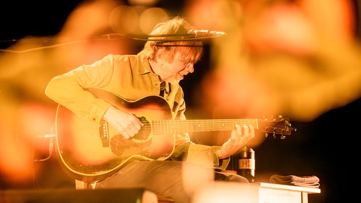 Trey Anastasio Debuts Solo Acoustic ‘Corinna’ Cover In Charleston